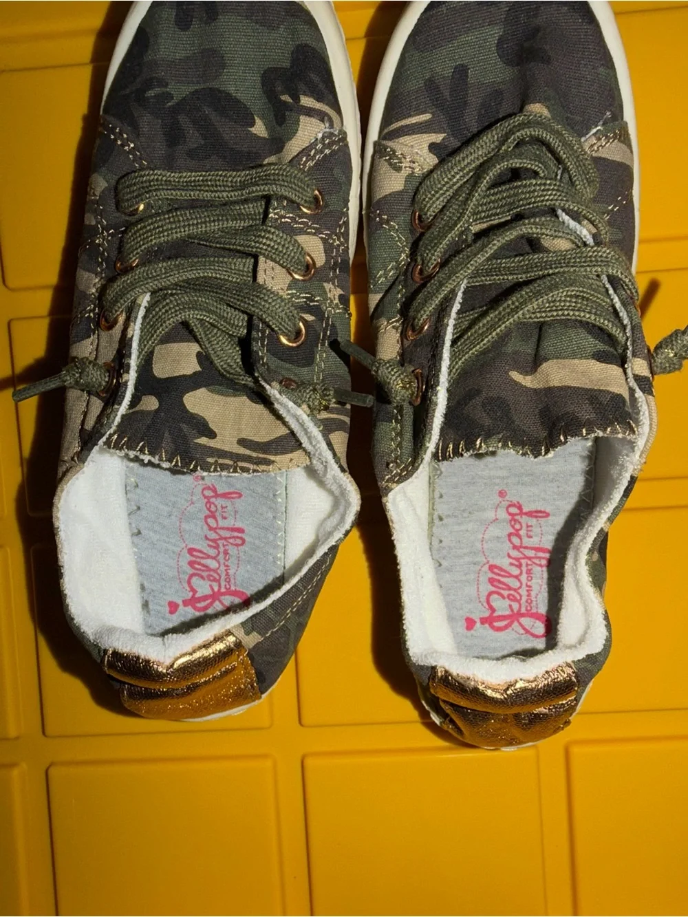 Jellypop Girls Camo Lace-Up Sneakers in Olive Green and Khaki